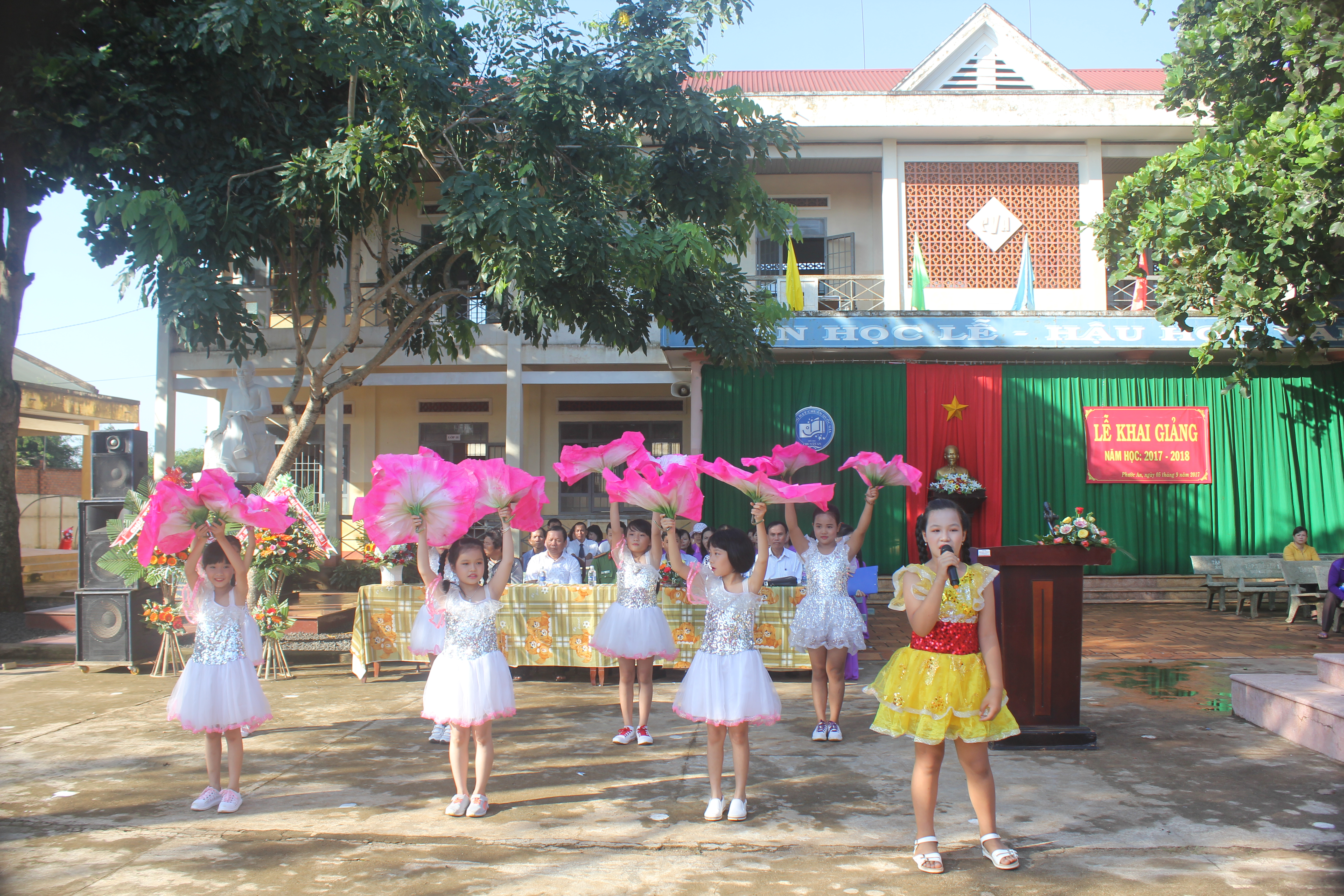 Hình khai giảng năm học 2017-2018 Hình khai giảng năm học 2017-2018