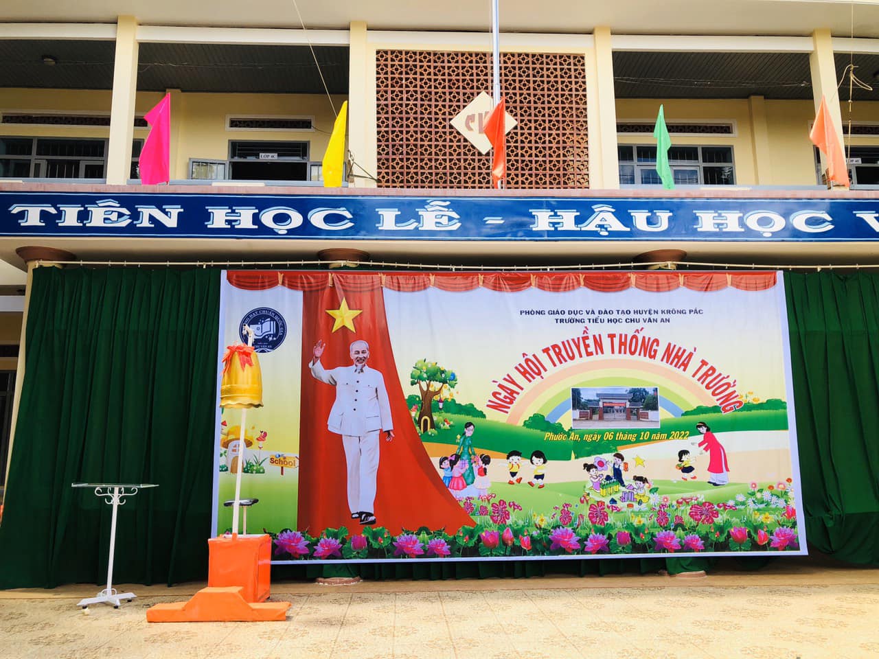 Sáng nay ngày 6/10/2022 Trường TH Chu Văn An tổ chức Ngày Truyền Thống Nhà Trường kỷ niệm 730 năm ngày sinh Nhà giáo Chu Văn An. Với nhiều hoạt động như Hái hoa dân chủ, Rung chuông vàng… nhằm ôn lại truyền thống vẻ vang của trường. Sáng nay ngày 6/10/2022 Trường TH Chu Văn An tổ chức Ngày Truyền Thống Nhà Trường kỷ niệm 730 năm ngày sinh Nhà giáo Chu Văn An. Với nhiều hoạt động như Hái hoa dân chủ, Rung chuông vàng… nhằm ôn lại truyền thống vẻ vang của trường.